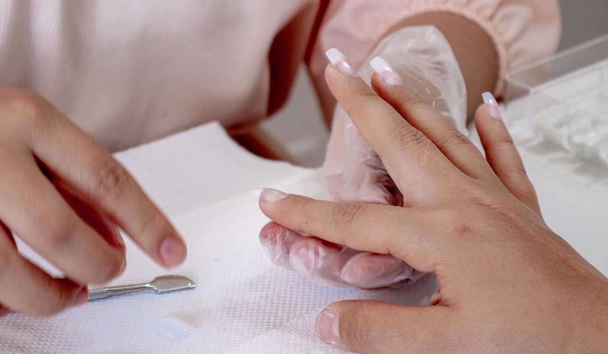 How to Apply Press On Nails That Last 2 Weeks